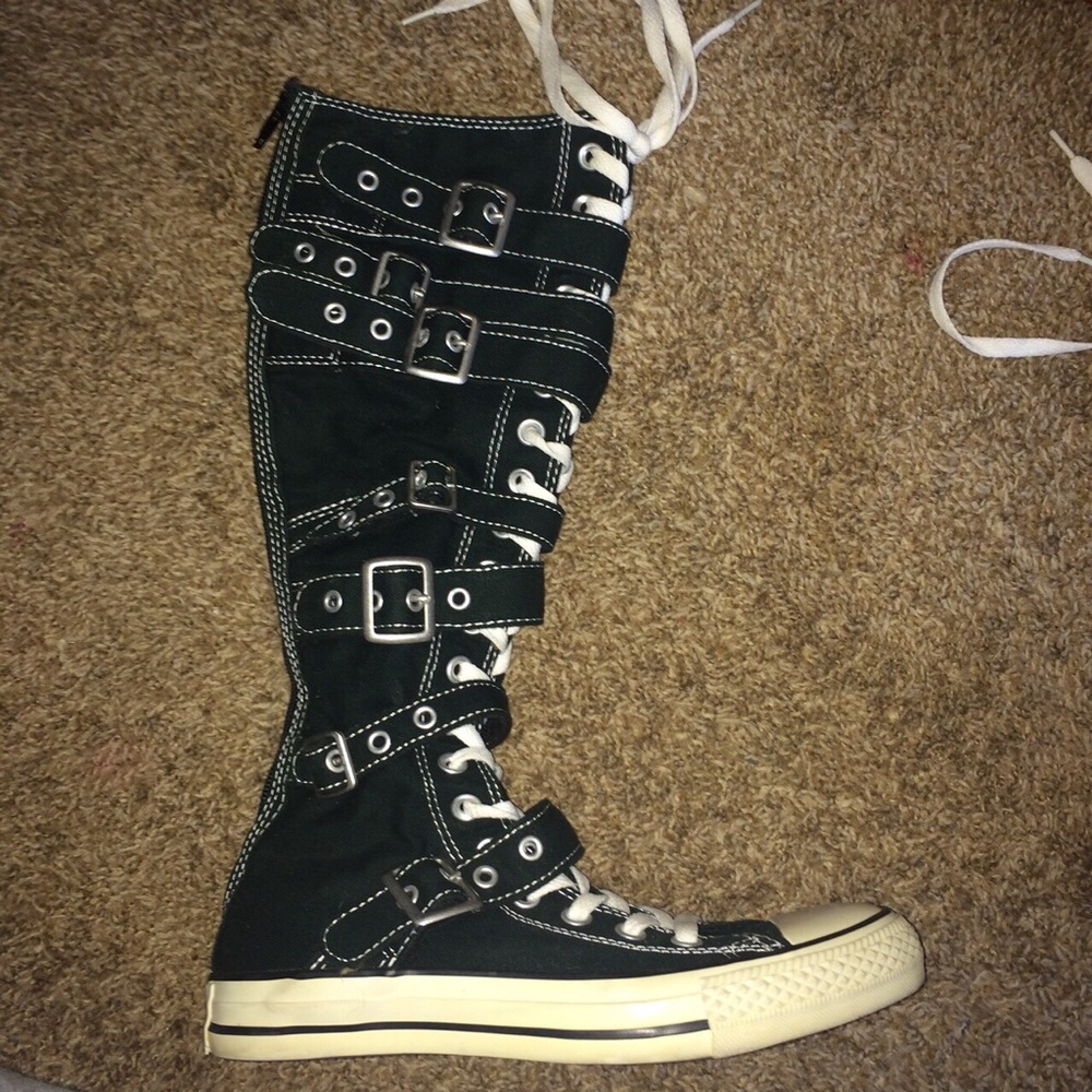 XX HI KNEE-HIGH BLACK CONVERSE WITH BUCKLES
